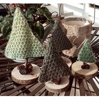 Weihnachtsbäumchen, 4 Stück, Deko, Aus Wolle Und Holz von MartinaStricktrends