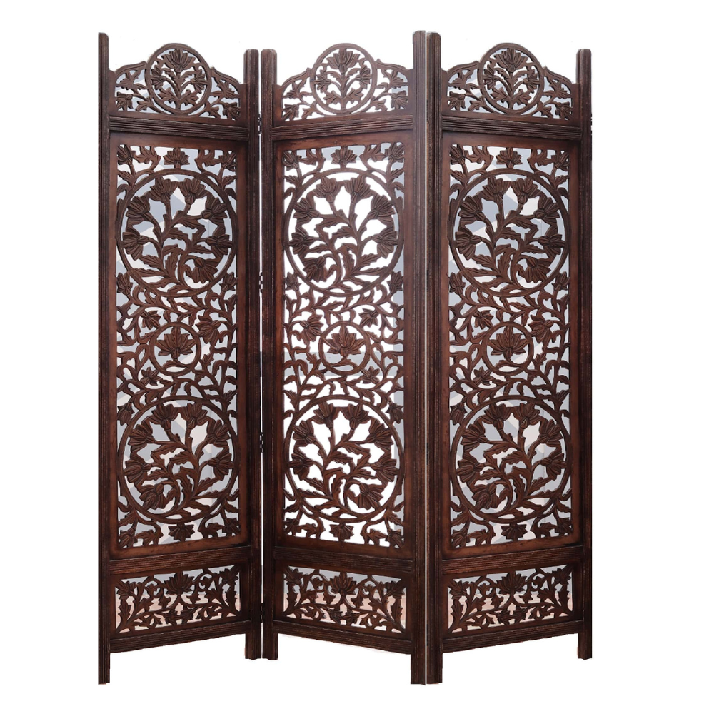 Elegant Handcrafted Wooden Room Divider made in Mango Wood and MDF – 3-Panel Floral Carving Screen von Marudhara
