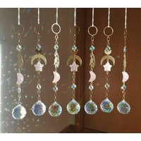 Long Hanging Suncatcher Brass Metal Messing Gold Hippie Sun Catcher Rose Quartz Crystals Star Moon Shaped Charm Rainbow Maker Sonnenfänger von MarvelousMaCreations