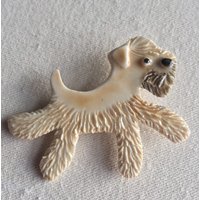 Handgemachte Soft Coated Whairen Terrier Porzellan Brosche Anstecknadel von MaryDTiles