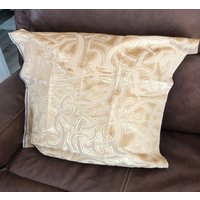 Arabeske Samt in Cornsilk - Ein Kissen Arabeske Samt in Cornsilk - Ein Kissen von MaryEllieDesigns