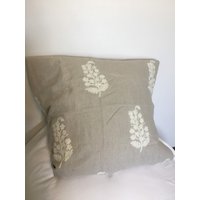 Charleroi Paisley Stickerei in Leinen Oder Blanc von MaryEllieDesigns