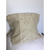 Damasse Des Ananas in Stein, Tabak Oder Rouge von MaryEllieDesigns