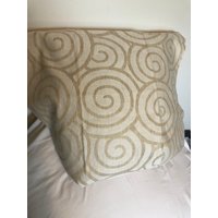 Gezaubert in Sand, Cirrus, Alabaster Oder Raisin - Ein Kissen von MaryEllieDesigns