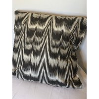 Kamalia Ikat Print in Aegean Oder Smoke von MaryEllieDesigns