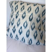 Kerala Ikat Print in Indigo Oder Crimson-Byschumacher von MaryEllieDesigns