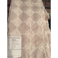 Rosettenstickerei in Alabaster One Kissen von MaryEllieDesigns