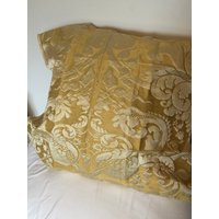 Scarlatti Damast-In Gold Oder Türkis -Kissenbezug von MaryEllieDesigns