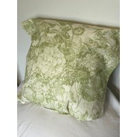 Toile Floissante in Peridot, Perlengrau, Hyazinth Oder Aquamarin - Kissenbezug von MaryEllieDesigns