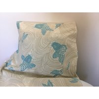 Upstream in Lagoon - Kravet Stoff/ 1 Kissen von MaryEllieDesigns