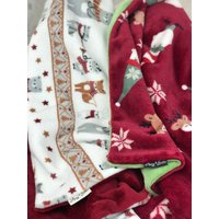 Schöne Hundedecke Mit Weihnachtsmotiv in 2 Farben/Decke Für Hunde/Hundebett/Hundematte Aus Wellness Fleece von MaryJessieDesigns