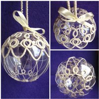 Sofort Lieferbar Weihnachtskugel Tatting Spitze Ornament Weiß-Ecru Creme Faden Tatted von MaryankaShop