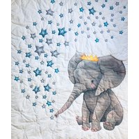 Elefant Mit Sternen Und Kronen Quilt, Blau Grau von MarysLittleLambUS