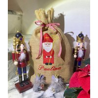 Nikolaussackerl Personalisiert Aus Jute - Bestickt Mit Name & Nikolaus | Nachhaltige Geschenkverpackung Für Kinder von MaschenmitHerz