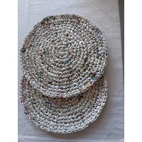 Gehäkelte Topfuntersetzer Aus Zeitungsgarn Gehäkelte Topfuntersetzer Aus Zeitungsgarn von Maschenspielerei