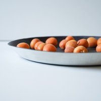 Großes Keramik Tablett | 18-Zoll Runde Charcuterie-Platte Schwarzes Ton Display Oder Kaffeetisch von MassaaStudio