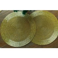 Handgemachte Platzsets in Goldtönen Festliche Tischdeko | 36, 5 cm von MasterPieceCraftsInt