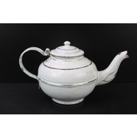 Antike Weiße Emaille Gold Line Teekanne/Kaffeekanne von MastorasAntiques