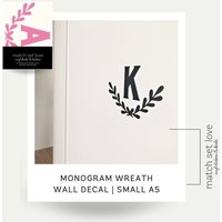 Personalisiertes Wandtattoo Mit Monogramm Und Kranz - A5 2Er Set Kinderzimmer Wanddekor Personalisiertes Wandtattoo Mit Monogramm Und Kranz - A5 2Er Set Kinderzimmer Wanddekor von MatchSetLove