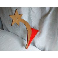 Vintage Goldener Kometenstern Mit Wandbefestigung Aus Holz Handarbeit 60Er Jahre Vintage Goldener Kometenstern Mit Wandbefestigung Aus Holz Handarbeit 60Er Jahre von MathildaVintage