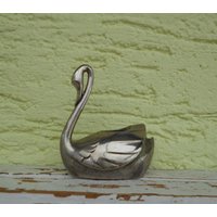 Shabby Vintage Kerzenständer Schwan Metall Versilbert Im Art Deco Stil Vintage Leuchter von MattieStone