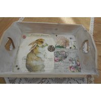 Upcycling Deko Tablett "Meister Lampe", Kleines Holz Tablettbild Decoupage Blumen Vogel Wanddeko Upcycling Deko Tablett "Meister Lampe", Kleines Holz Tablettbild Decoupage Blumen Vogel Wanddeko von MattieStone