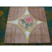 Vintage Fliese Im Jugendstil Blume Alte Wandfliese Floral Braun von MattieStone