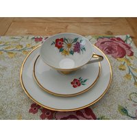 Vintage Sammeltasse Sammeltassen Gedeck 3-Teilig Bareuther Waldsassen Bavaria Mid-Century Blumen Gold Goldrand Vintage Sammeltasse Sammeltassen Gedeck 3-Teilig Bareuther Waldsassen Bavaria Mid-Century Blumen Gold Goldrand von MattieStone
