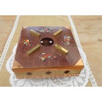 Vintage Stövchen Teewärmer 70Er Jahre Metall Und Bunte Emaille Mit Drei Füßen Mid-Century Space Age Vintage Stövchen Teewärmer 70Er Jahre Metall Und Bunte Emaille Mit Drei Füßen Mid-Century Space Age von MattieStone