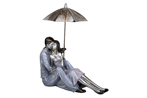 Maturi Summer of Love Dekofigur Paar sitzend und umarmt mit Regenschirm, Polyvinylchlorid, Mehrfarbig, 23.5 x 24 x 16cm von Maturi