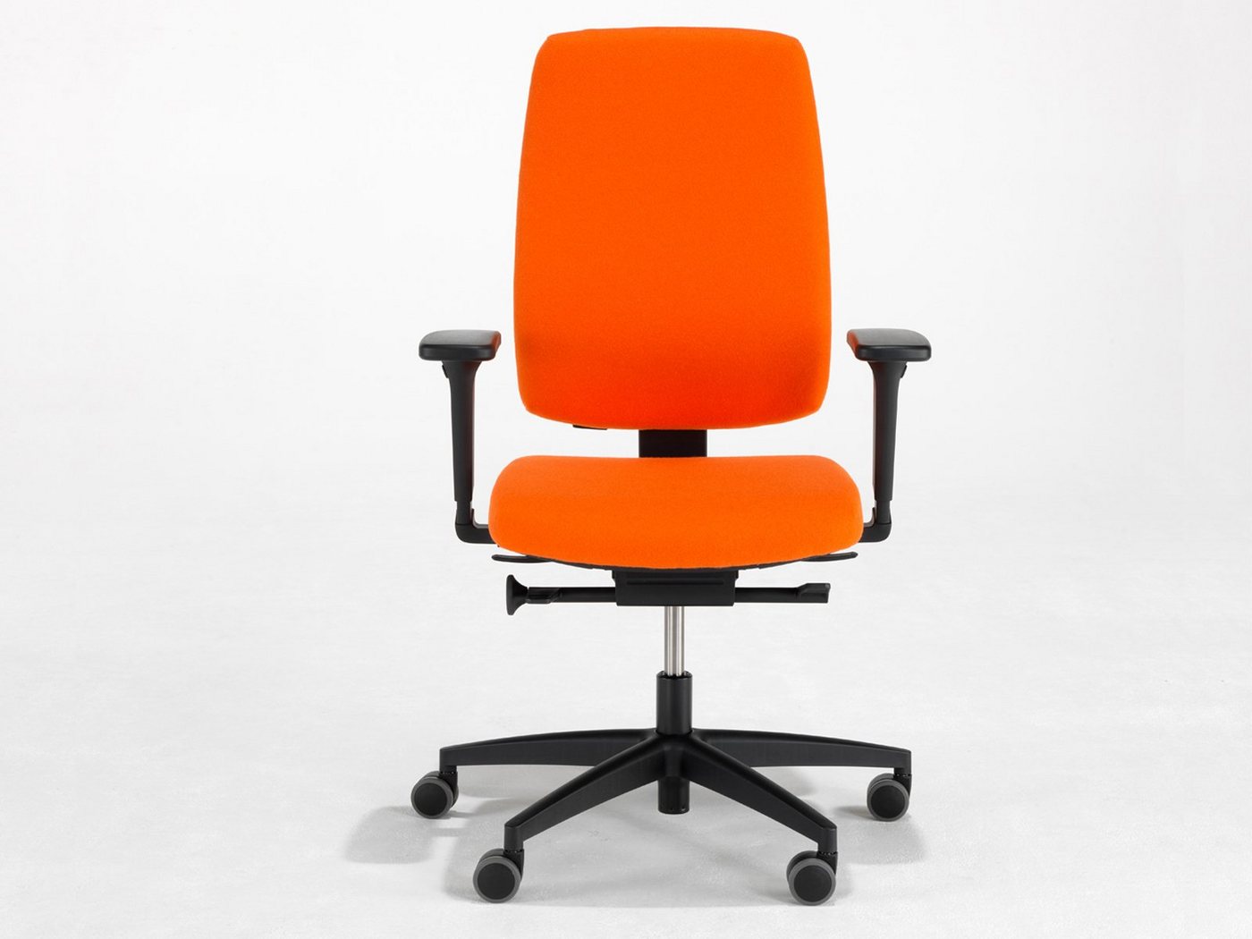 Mauser Sitzkultur Schreibtischstuhl, Ergonomisch-er Bürostuhl Orange, moderner hochwertiger Armlehnenstuhl von Mauser Sitzkultur