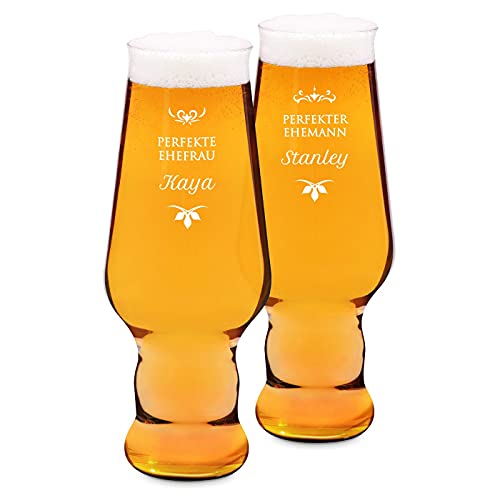 Maverton 2er Craft Biergläser Set mit Gravur - personalisiert - 400 ml - mit Sockel - 2 Biergläser für Kraftbiere - Geschenk Hochzeit Hochzeitstag Paar Eltern - Perfekt von Maverton