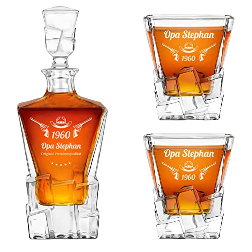 Maverton 950 ml Whiskykaraffe + 2/4 / 6er Whisky Gläser Set mit Gravur - Whiskey Dekanter - luxuriöses Design - Kristallglas - für Männer zum Geburtstag - Revolver von Maverton