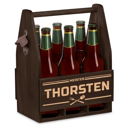 Maverton Bierträger für 6 Flaschen 0,5L mit Gravur - Männerhandtasche mit Flaschenöffner - Größe: 25x17x32cm - aus Holz - personaliserte Geschenke für Männer zum Geburtstag Maverton Bierträger für 6 Flaschen 0,5L mit Gravur - Männerhandtasche mit Flaschenöffner - Größe: 25x17x32cm - aus Holz - personaliserte Geschenke für Männer zum Geburtstag von Maverton