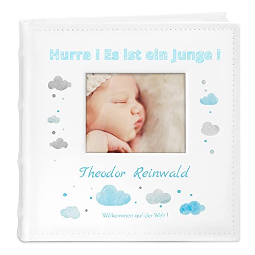 Maverton Einsteckalbum + mit Aufdruck - für 200 Fotos 10x15-100 weiße Seiten - Größe 21x22cm - Weiß - Geschenk für Kind zur Geburt Taufe zum Geburtstag - Junge von Maverton