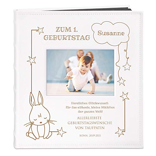 Maverton Fotoalbum zum Selbstgestalten mit Gravur - für 240 Fotos 10x15-60 schwarze Seiten - Größe 33x30cm - Weiß - personalisierte Geschenke für Kinder zur Taufe Kommunion - Geburtstagsgeschenk von Maverton