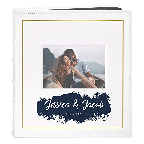 Maverton Fotoalbum zum Selbstgestalten mit Bildausschnitt + mit Aufdruck - für 240 Fotos 10x15-60 schwarze Seiten - Größe 33x30cm - Weiß - Geschenk zur Hochzeit zum Hochzeitstag - Monogramm von Maverton