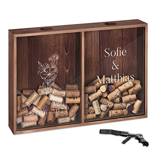 Maverton Kronkorkensammler Korkensammler mit Gravur + Flaschenöffner - Deckelsammler zum Aufhängen personalisiert - Geschenk Hochzeit Hochzeitstag Paar Eltern - 32x46x8cm - aus Holz - Brautpaar von Maverton