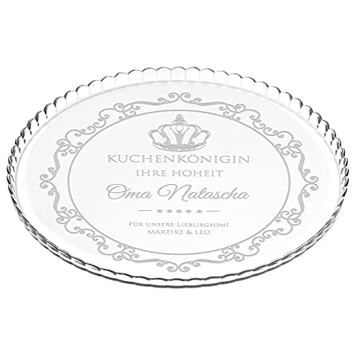 Maverton Kuchenplatte mit Gravur - personalisiert - Kuchenform aus Glas - Geschenkidee für Hobbybäckerin & Naschkatze - Geburtstagsgeschenk für Frauen - Königin von Maverton