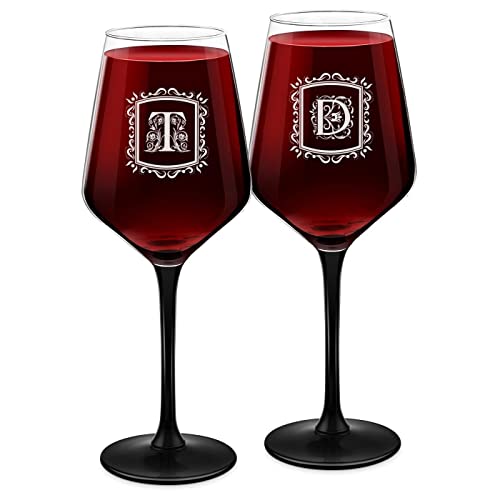 Maverton Rubin 2er Weingläser Set mit Gravur 370 ml - Weinkelche mit schwarzem Stiel - Ø 8 cm, H: 21,5 cm - 2 Wine Glasses für Paare - zur Hochzeit - zum Hochzeitsjubiläum - zu Weihnachten - Rahmen von Maverton