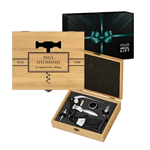 Maverton Weinöffner-Set personalisiert Weinset Sommelier Set - Geschenkbox Holzbox + 6er Weinzubehörset - aus Bambus - Braun - Geschenk zum Geburtstag für Männer - Ein ausgezeichneter Jahrgang von Maverton