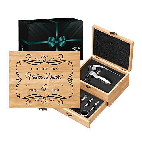 Maverton Weinöffner-Set personalisiert Weinset Sommelier Set - Geschenkbox Holzbox + 8er Weinzubehörset - aus Bambus - Braun - Geschenk Hochzeit Hochzeitstag Paar - für Eltern von Maverton
