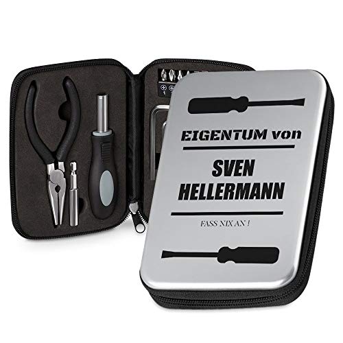 Maverton Werkzeug-Set mit Aufdruck - Werkzeugkoffer Toolbox Werkzeugkasten - personalisiert - Größe: 16x11x4cm - Geschenk zum Geburtstag für Männer - Eigentum von Maverton