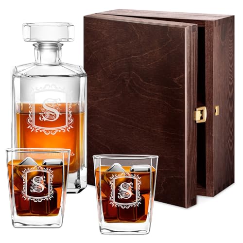 Maverton Whiskey Karaffe + 2/4 / 6er Whiskygläser Set mit Gravur - 700ml Whisky Dekanter - Geschenk zum Hochzeitstag für Paar - Buchstabe von Maverton