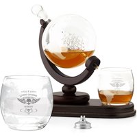 Maverton Whisky Karaffe Globus + 2Er Whiskygläser Set Mit Gravur Holzständer - Geburtstagsgeschenk Für Männer Whiskey Geschenkset von Maverton