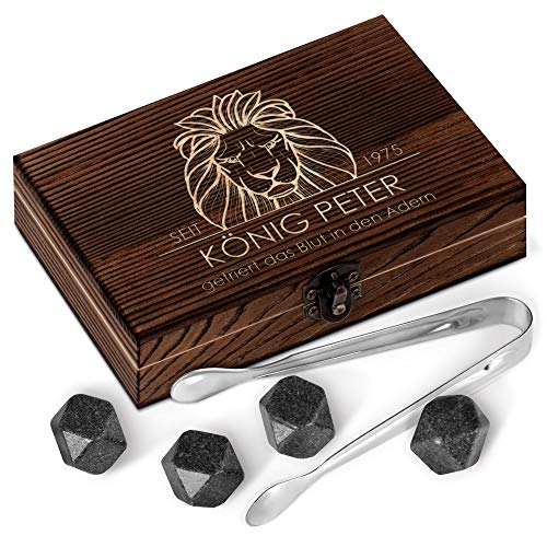 Maverton Whisky Steine Set - in Holzbox mit Gravur - 6 Eiswürfel + Zange + Velourbeutel - wiederverwendbar - aus Granit - Geschenk für Männer - König von Maverton