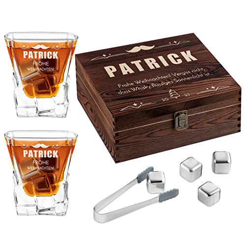 Maverton Whisky Steine Set - in Holzbox mit Gravur - 8 Eiswürfel + 2 Whisky Gläser - wiederverwendbar - aus Metall - Geschenk zu Weihnachten für Frauen Männer Paar - flüssiges Sonnenlicht von Maverton