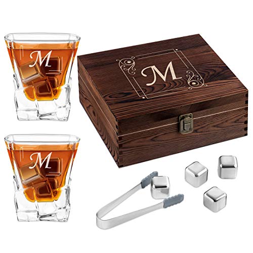 Maverton Whisky Steine Set - in Holzbox mit Gravur - 8 Eiswürfel & 2 Whisky Gläser mit Initial - wiederverwendbar - Geschenke für Männer - personalisierte Geschenke - Buchstabe Maverton Whisky Steine Set - in Holzbox mit Gravur - 8 Eiswürfel & 2 Whisky Gläser mit Initial - wiederverwendbar - Geschenke für Männer - personalisierte Geschenke - Buchstabe von Maverton