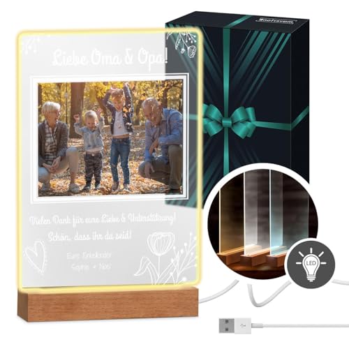 Maverton beleuchteter LED-Fotoaufsteller mit Echtholzsockel - personalisiertes LED-Acrylglas mit eigenem Foto für Paare - Glasbild zur Hochzeit zum Valentinstag - Größe: 21x32x4,5cm - Großeltern von Maverton