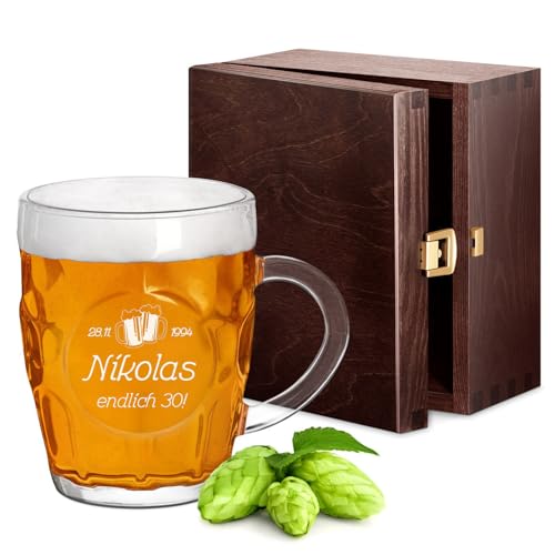 Maverton traditioneller Bierkrug mit Gravur - personalisiertes Bierglas 500 ml mit Henkel für Männer - Weihnachtsgeschenke - Bierseidel für Biertrinker - zum Geburtstag - zu Weihnachten - Name von Maverton